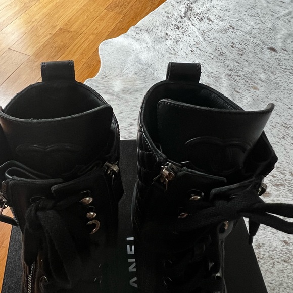 Chanel black quilted combat boots size 42 - Picture 6 of 11